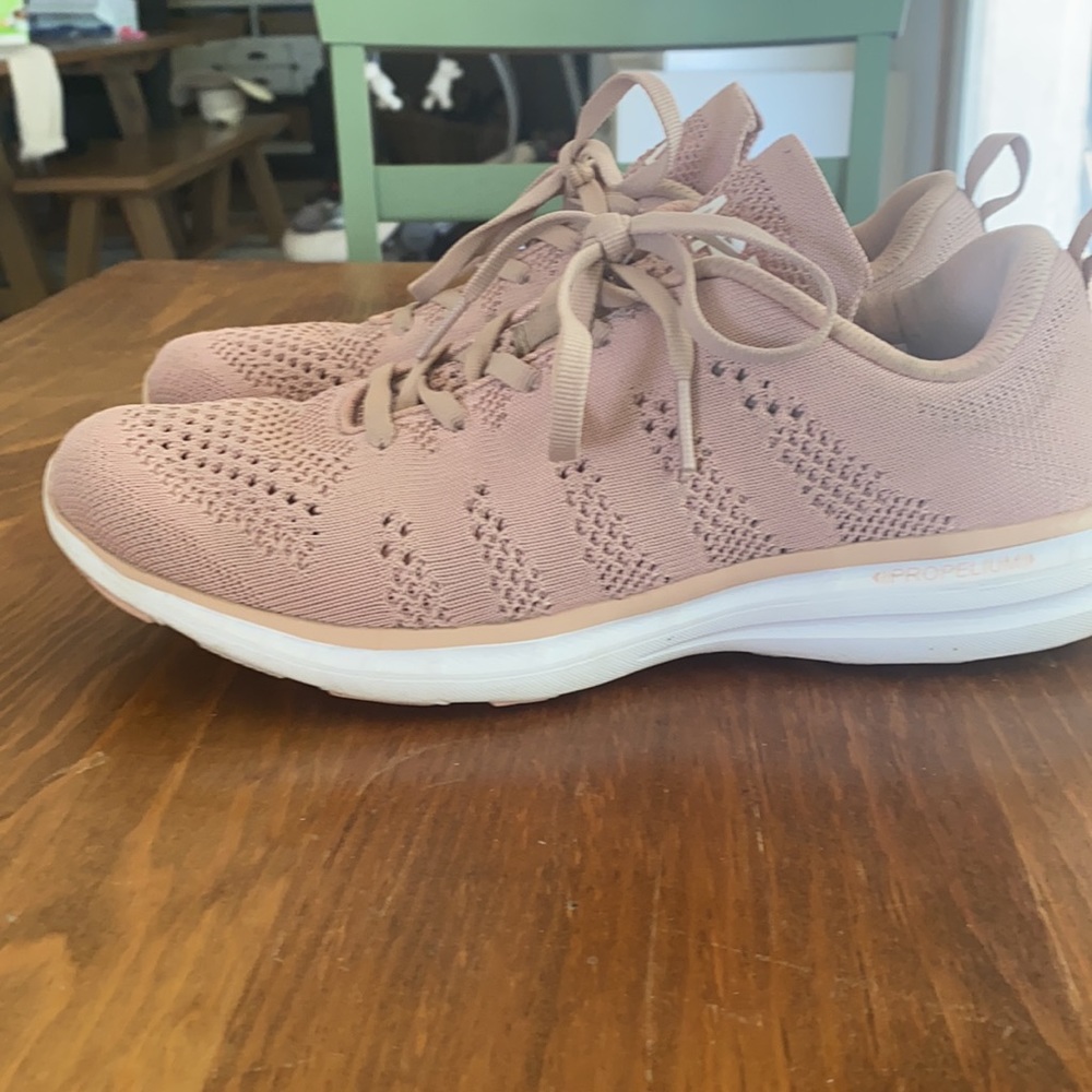 Simply rose/white APL TECHLOOM Pro sneakers